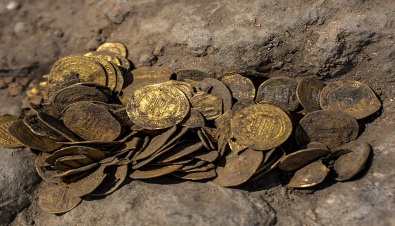 New Age | Early Islamic gold coins found in Israel