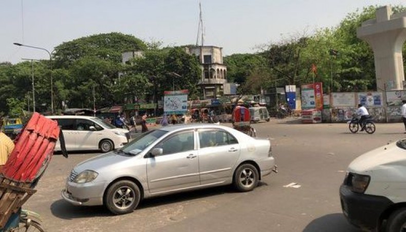 Rickshaws, CNG, cars dominate roads in Dhaka, Ctg