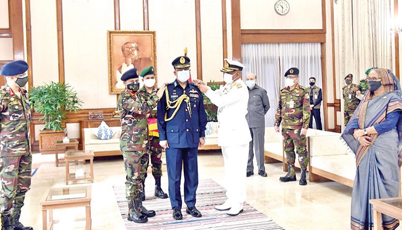 bangladesh-air-force-chief-adorned-with-air-marshal-badge