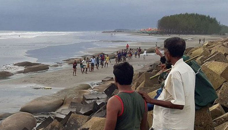 Cross dam planned to reclaim land in bay