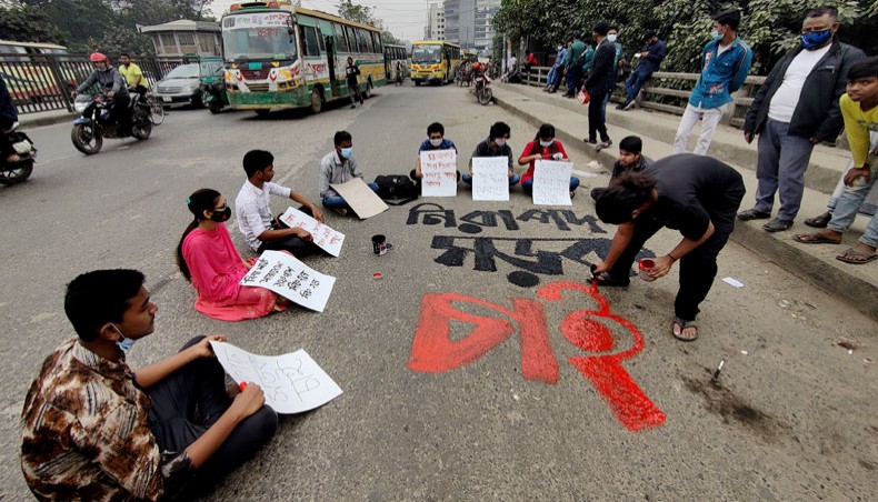 Rampura - Students resume demo demanding road safety