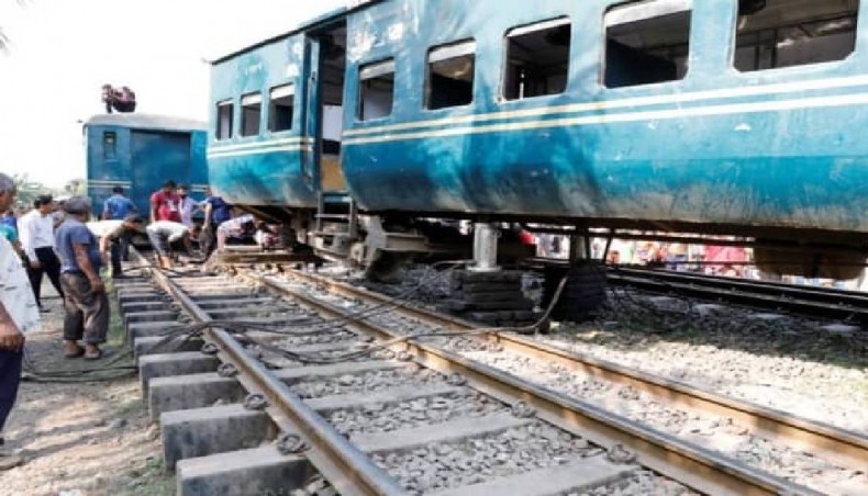 Dhaka-M’singh Rail Link Remains Suspended Due To Train Derailment