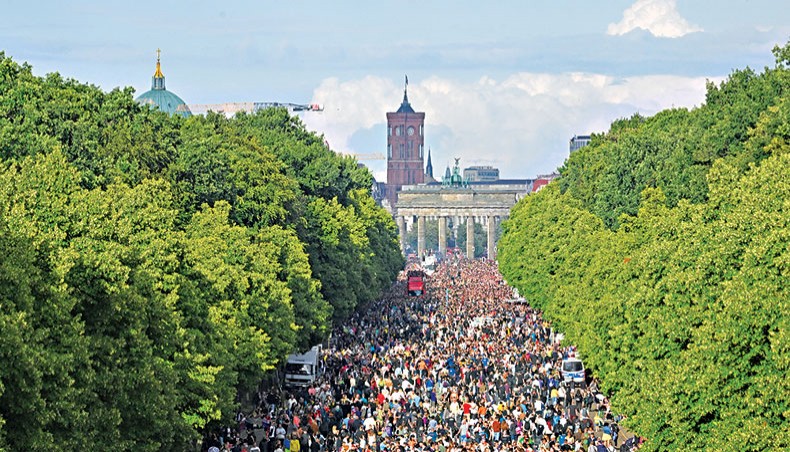 Thousands celebrate Berlin techno music festival
