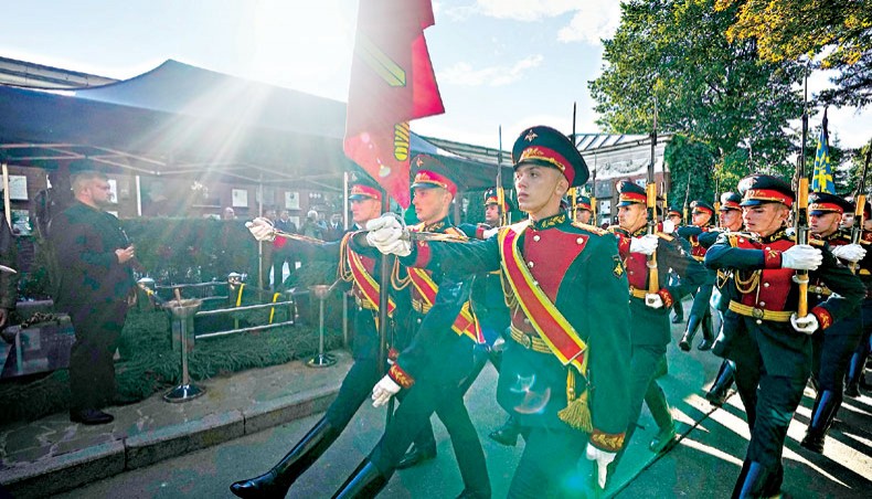 Russians bid farewell to Gorbachev