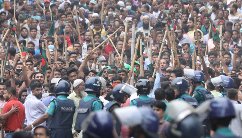 Police and opposition party supporters clash in Bangladesh