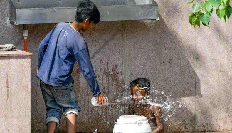 Mild heat wave sweeps over Dhaka, some other parts of Bangladesh