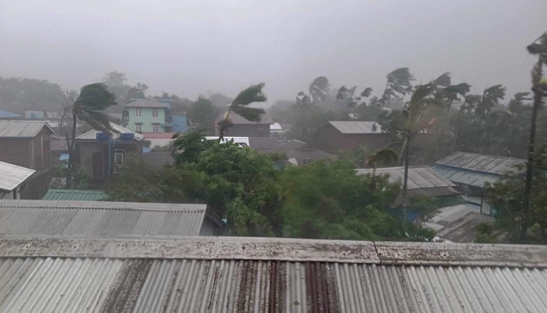 New Age | Three killed as Cyclone Mocha slams into Myanmar coast