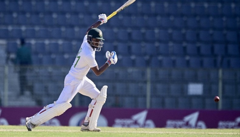 Bangladesh take 12-run lead at lunch